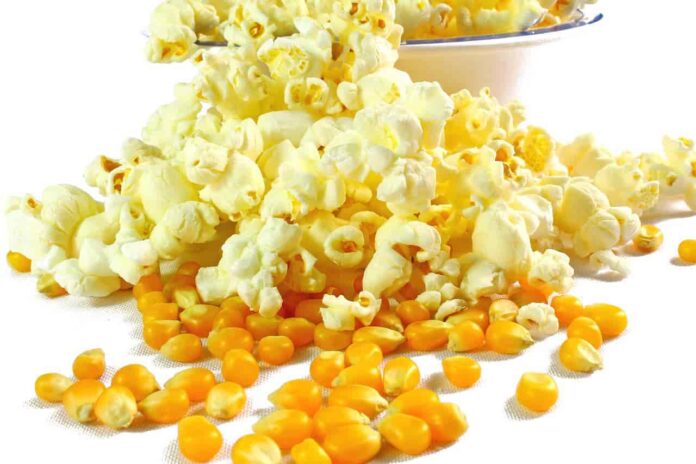domowy popcorn z mikrofali