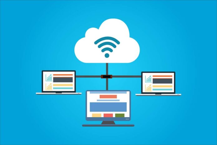 komputery połączone ze sobą siecią wifi z danymi w chmurze