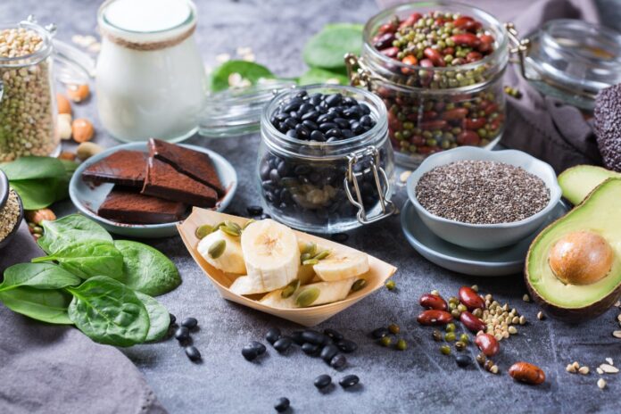 Superfoods: mity i rzeczywistość – które produkty warto włączyć do diety 